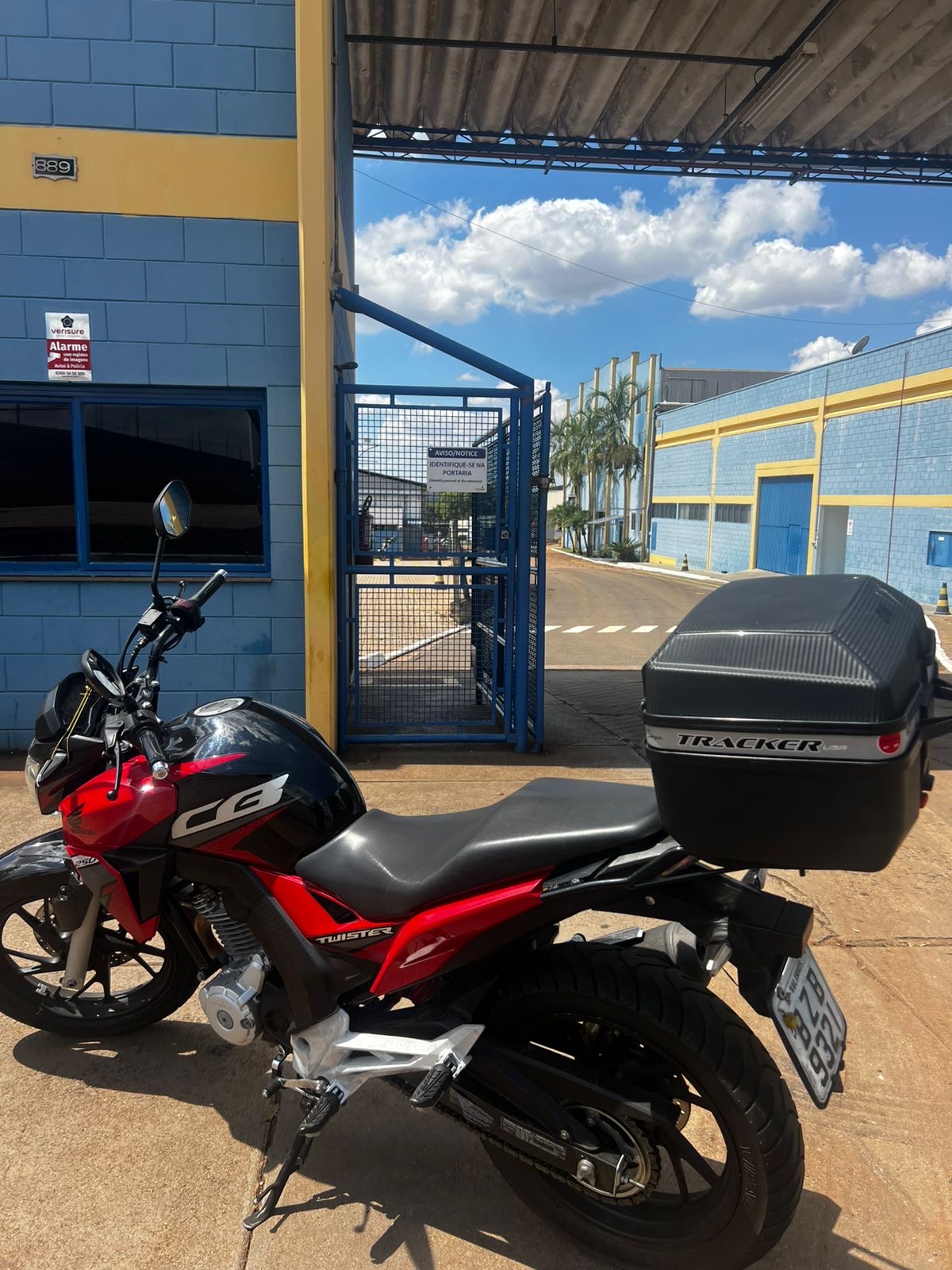 Moto usada em entregas rápidas pela ITL