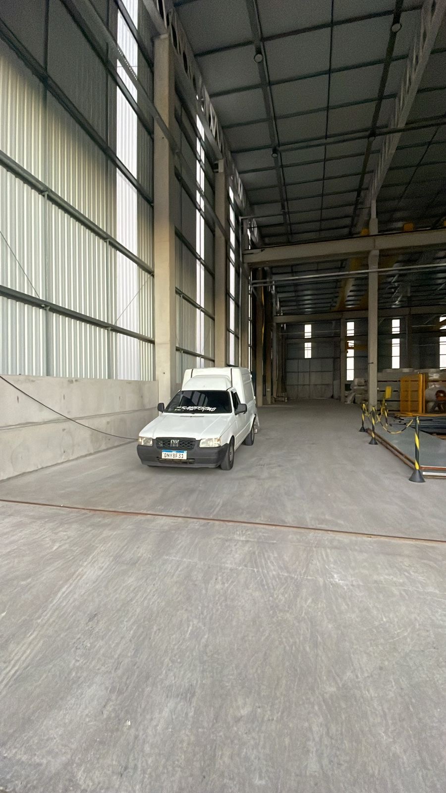 Fiorino da ITL Transporte em galpão logístico