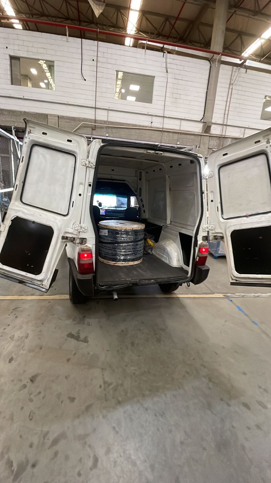 Fiorino com carga transportada pela ITL